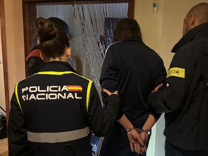 El exconcursante de Gran Hermano Carlos Navarro 'El Yoyas' es detenido en un dispositivo conjunto de Mossos d'Esquadra y Policía Nacional.