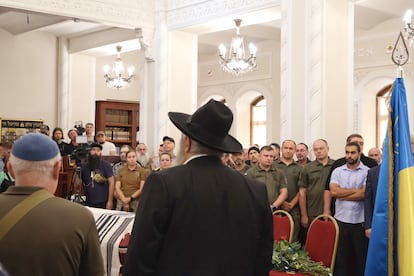 Momento del servicio fúnebre por Anton Samborskyi, el 12 de septiembre en la sinagoga central de Kiev.