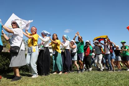 Participantes en la Jornada Mundial de la Juventud, este martes en Lisboa (Portugal).