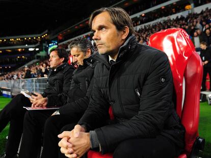 Philip Cocu, en el banquillo del PSV.