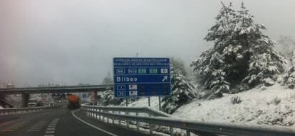 La autovía Bilbao-Vitoria esta mañana a la altura de Altube.