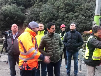 El conseller de Territorio y Sostenibilidad, Damià Calvet, ha visitado este sábado el tramo cortado de la C-13 entre Llavorsí y Rialp (Lleida).