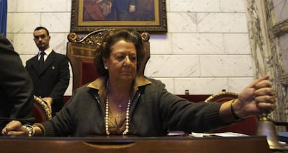 La alcaldesa de Valencia, Rita Barberá, durante el pleno del Ayuntamiento.