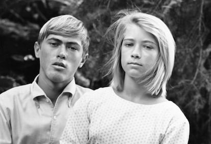 Una adolescente Kim Gordon y su hermano Keller, que marcaría profundamente su vida. La canción “Schizophrenia” está inspirada en él. Colección personal de Kim Gordon.