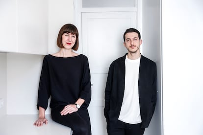 El dúo creativo Anna Devís y Daniel Rueda, en su estudio de Valencia.