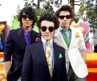 Members of the pop music group Jonas Brothers pose at the Kids' Choice Awards in Los Angeles