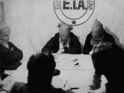 Membros do ETA em 22 de fevereiro de 1980, um dia após o atentado do Palácio de La Moncloa.