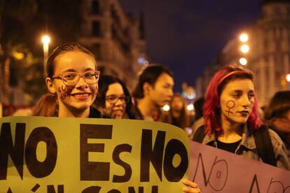 Manifestación en Barcelona contra la violencia machista convocada por la plataforma Novembre Feminista que ha transcurrido entre la plaza Universitat y la plaza de St. Jaume.