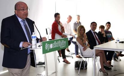 El viceconsejero de Política Lingüística, Patxi Baztarrika, durante la presentación de la oferta de euskaltegis y barnetegis para este verano.