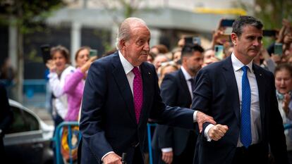 Juan Carlos I, a su llegada a la iglesia de San Francisco de Borja en Madrid, el 6 de abril.