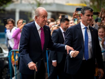 Juan Carlos I, a su llegada a la iglesia de San Francisco de Borja en Madrid, el 6 de abril.