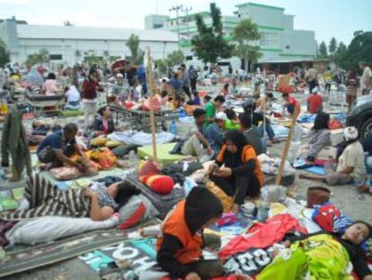 Las autoridades cifran en más de 500 los heridos, según el balance provisional de víctimas en la isla de Célebes, azotada por olas hasta de tres metros