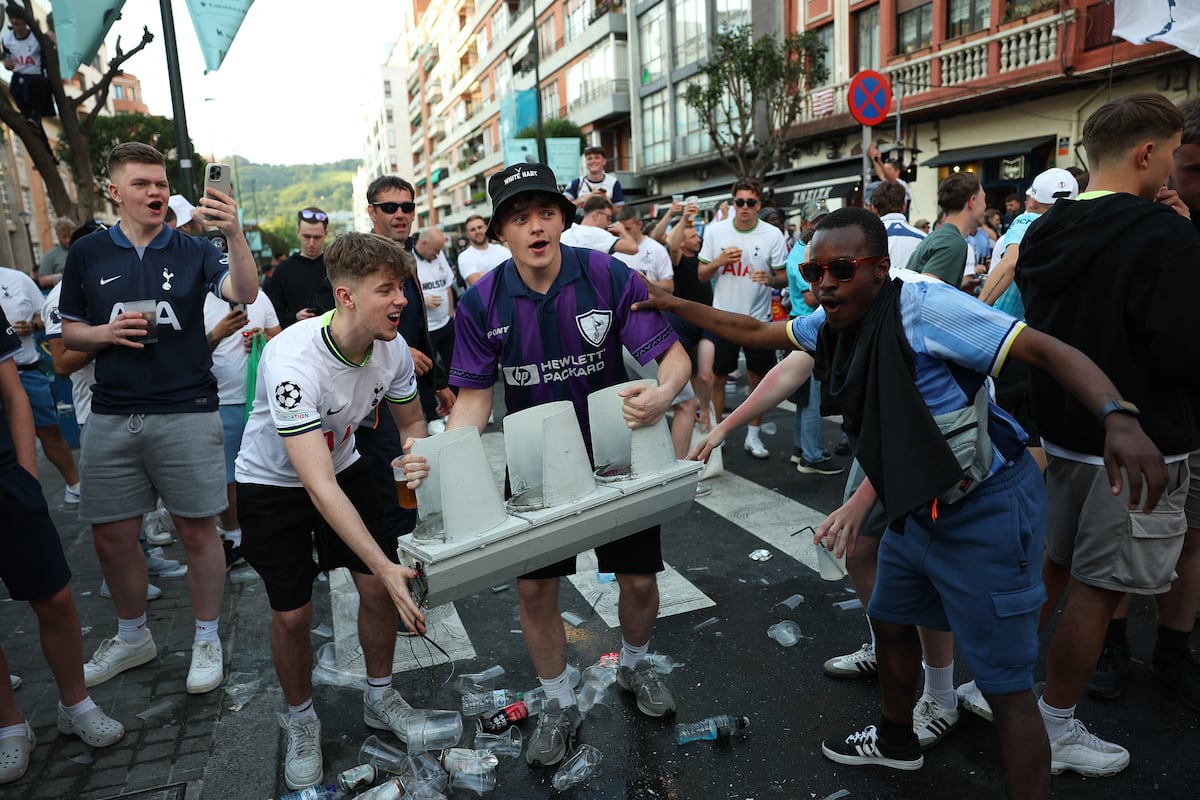 Un semáforo roto, el incidente más grave en Bilbao antes de la final de la Liga Europa