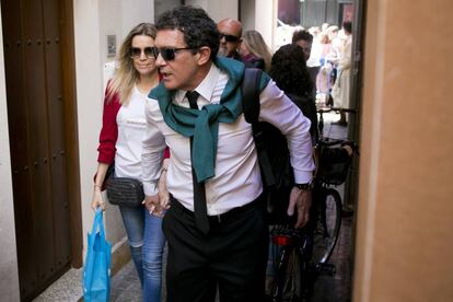 Antonio Banderas y su pareja, Nicole Kempel, en Málaga.