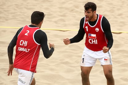 Marco y Esteban Grimalt al ganar la final de voleibol de playa en los Panamericanos de Lima, en 2019.