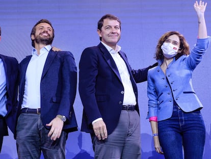 Núñez Feijóo, Mañueco y Casado, y Díaz Ayuso en el acto final de la campaña de Castilla y León, el viernes pasado.