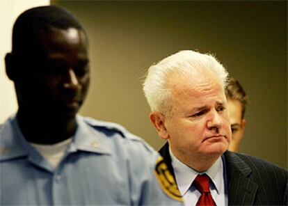 Slobodan Milosevic, a su entrada al tribunal de La Haya, esta mañana.