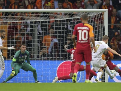 Kroos dispara en la acción del 0-1 frente al Galatasaray.