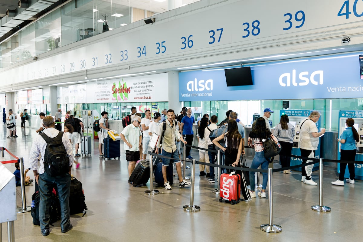 Cómo funciona y cuánto vale el abono único, un gran cambio en el transporte público que llega hoy (y que no es una tarjeta)