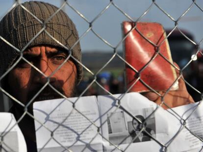 Un refugiado afgano en Idomeni.