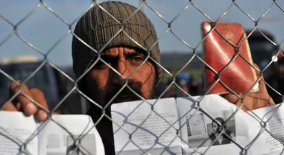 Un refugiado afgano en Idomeni.