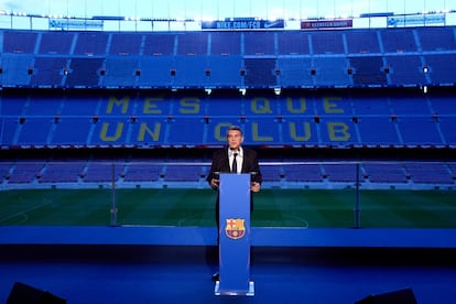 Laporta toma posesión del cargo de presidente en el Camp Nou.