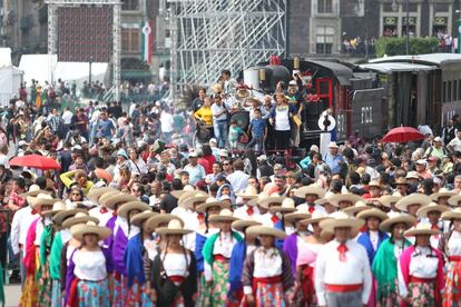Vista del desfile conmemorativo del 109º aniversario de la Revolución Mexicana, en Ciudad de México, el 20 de noviembre.