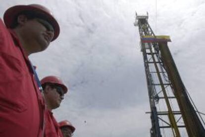 Trabajadores en el pozo de petróleo Guanta en Lago Agrio (Ecuador). EFE/Archivo