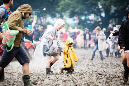 La lluvia no ha dado tregua a los asistentes al festival, el 24 de junio de 2016.