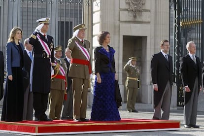 Los Reyes y los príncipes de Asturias, el presidente Rajoy y el ministro Morenés, al inicio de la Pascua Militar en el Palacio Real.