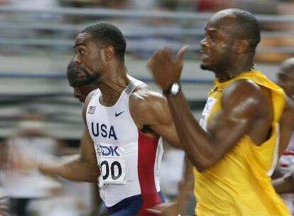 Tyson Gay junto a Asafa Powell en la final de 100 metros de Osaka