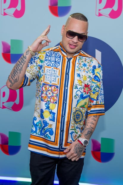 La introducción al segmento de artistas urbanos de la isla la hizo Pitbull desde una pantalla mediante una grabación. Además, Yulién Oviedo con El Micha, Chacal y Srta. Dayana cantaron "Cuba está de moda". En la imagen el reguetonero cubano Jacko Forever al llegar al estadio.