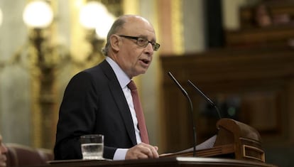 Cristóbal Montoro defiende el cupo vasco en el Congreso de los Diputados.