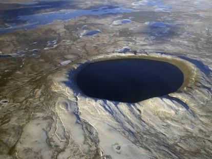 El Pingualit, cuya antigüedad se estima en un millón y medio de años, es también un bellísimo lago de aguas azul cobalto en el extremo nordeste de Quebec (Canadá)