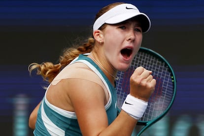 Andreeva celebra un punto durante la final contra Tauson en Dubái.