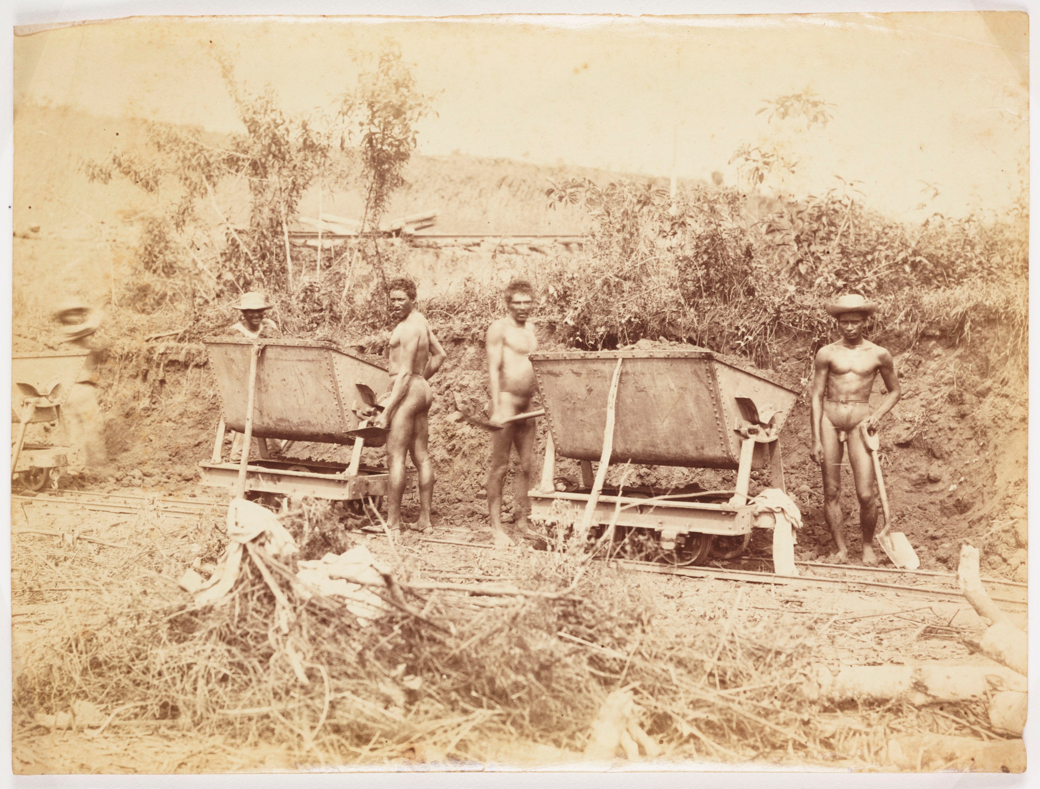 25.000 muertos, segregación y malaria: la historia oculta del canal de Panamá en una epopeya literaria