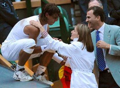 Nadal es felicitado por los príncipes de Asturias.