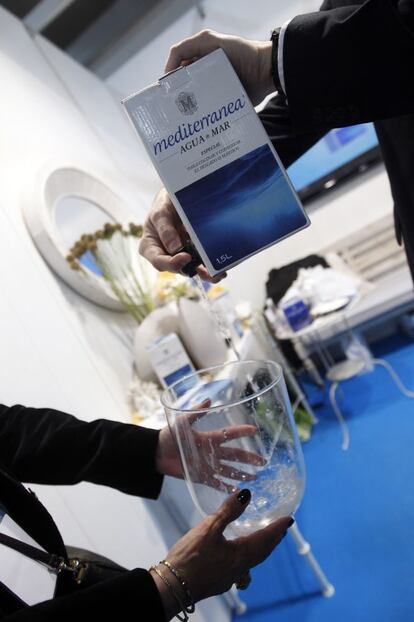 Stand de Mediterránea, que comercializa agua de mar para preparar pescados y mariscos.