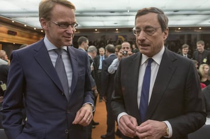 Los presidentes del Bundesbank, Jens Weidmann, y del BCE, Mario Draghi, en Fráncfort. 