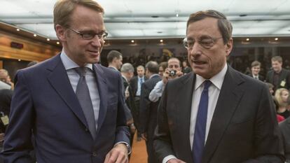 Los presidentes del Bundesbank, Jens Weidmann, y del BCE, Mario Draghi, en Fráncfort. 