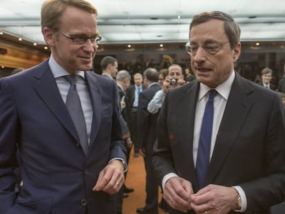 El presidente del Bundesbank, Jens Weidmann (izquierda), y su entonces homólogo en el BCE, Mario Draghi, en Fráncfort en septiembre de 2019.