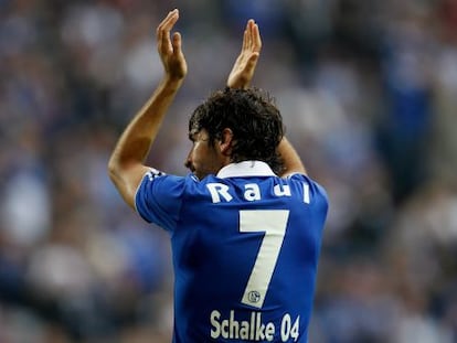 Spanish striker Ra&uacute;l says he will leave German side Schalke 04 at the end of this season.