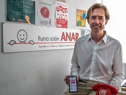 Benjamín Ballesteros Barrado, de la Fundación ANAR (Ayuda a Niños y Adolescentes en Riesgo), en la sede de la ONG.