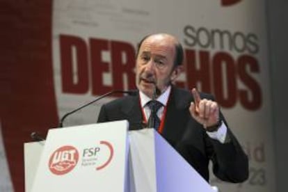 El secretario general del PSOE, Alfredo Pérez Rubalcaba, durante el IX Congreso de FSP-UGT, hoy, en Madrid.