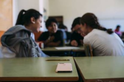 Alumnos durante una clase de educación sexual en un instituto público de Avilés.