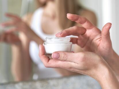 Artículo EL PAÍS Escaparate sobre cinco cremas faciales para pieles atópicas altamente valoradas en Amazon.