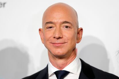 Jeff Bezos – “No me sorprendería que se presentara a presidente de los Estados Unidos en 2024. Es muy posible”. El consultor digital Brittain Ladd fue el primero en postular al multimillonario CEO de Amazon como futuro aspirante a dirigir el país en la revista Forbes. Bezos ha negado cualquier remota posibilidad a este respecto, alegando que “me encanta mi vida, me encanta ser un inventor”.