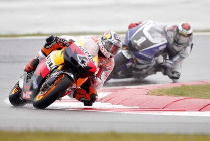 Dovizioso and Lorenzo, during Sunday's race.