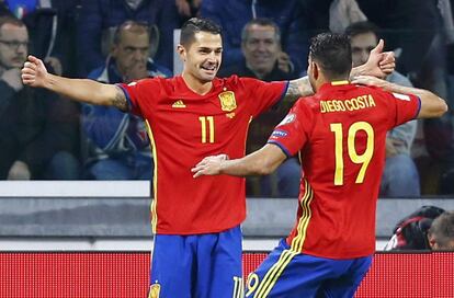 Vitolo celebra con Diego Costa su gol.