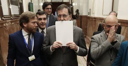 Rajoy, este miércoles en los pasillos del Congreso.